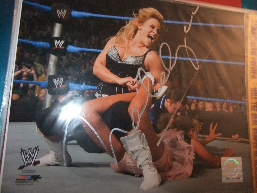 Natalia Neidhart - My Wrestling Autograph Collection